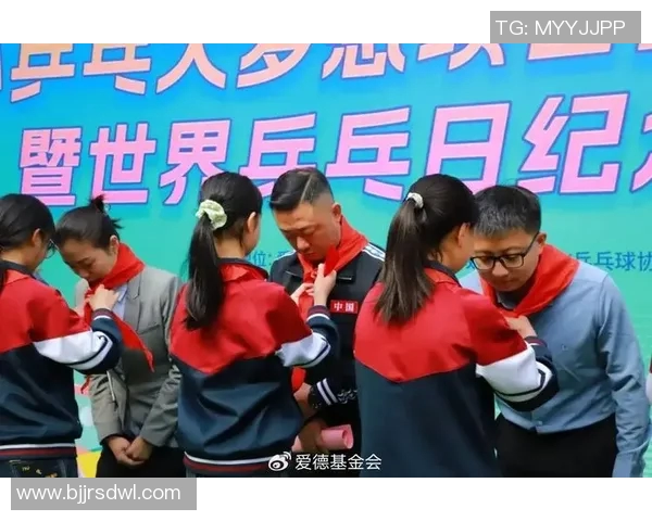 奥运冠军现身校园鼓励孩子坚持梦想